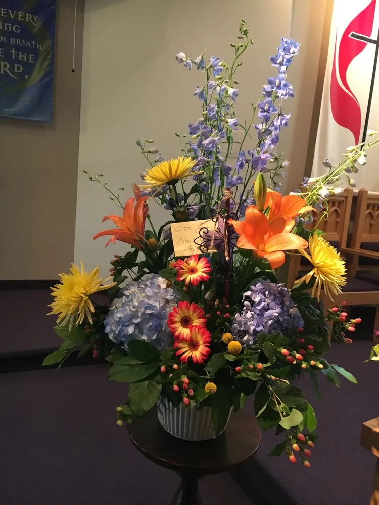 Expert yard cleanup service in Buffalo, MN by Buffalo Floral & Landscaping