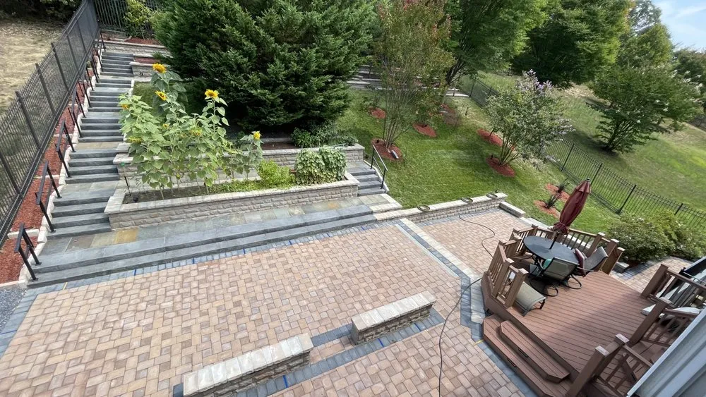 Professional lawn care service experts serving Saint Charles, MD - Buho