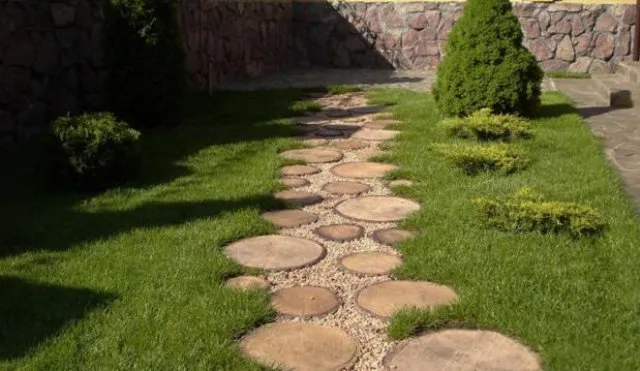 Top-rated garden landscaping experts serving Midland, MI - Build-A-Brick Stone Hardscape