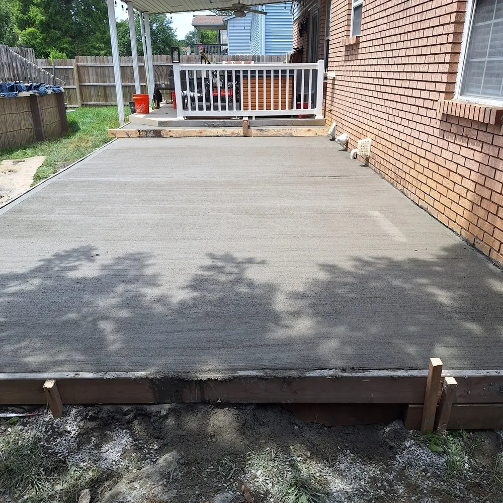 Local yard cleanup service for year-round maintenance in Cincinnati, OH by Building And Design Construction