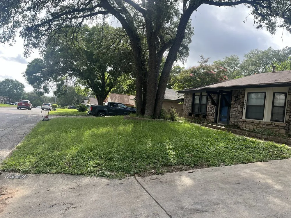 Top-rated yard maintenance experts serving Universal City, TX - Built2Mow