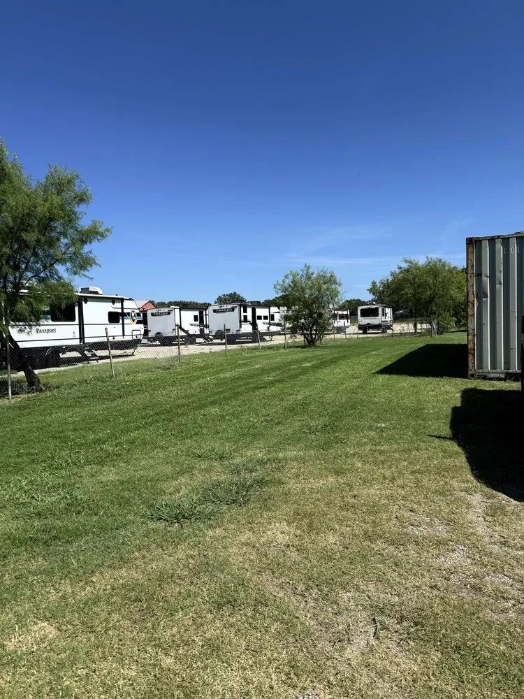 Top-rated garden landscaping in Brownwood, TX by Buitron’s Outdoor Solutions