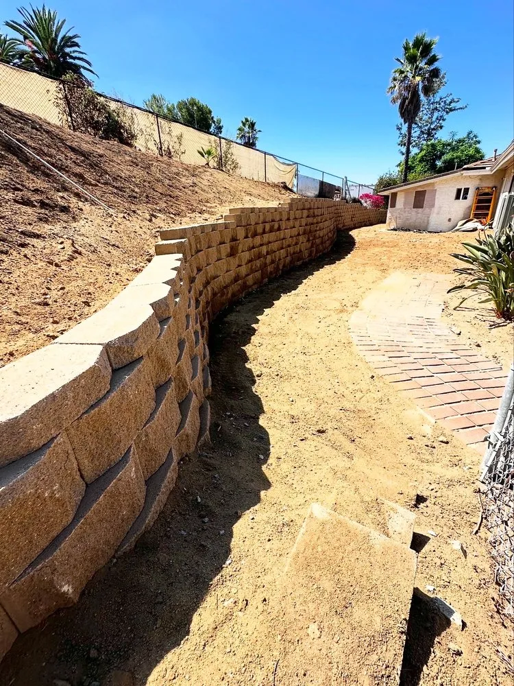 Professional yard maintenance experts serving El Cajon, CA - Bulkyboys Landscape