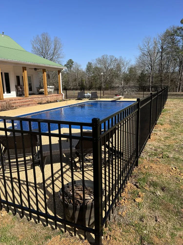 Expert yard maintenance with custom design across Pontotoc, MS - Bulldawg Fencing