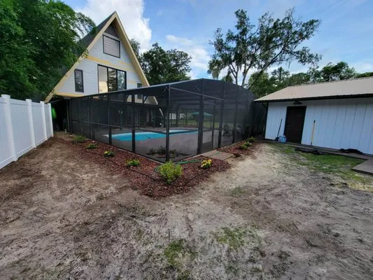 Bulldog Lawn & Landscaping Logo