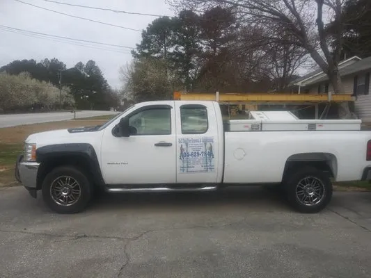 Bulldog tree removal and landscaping Logo