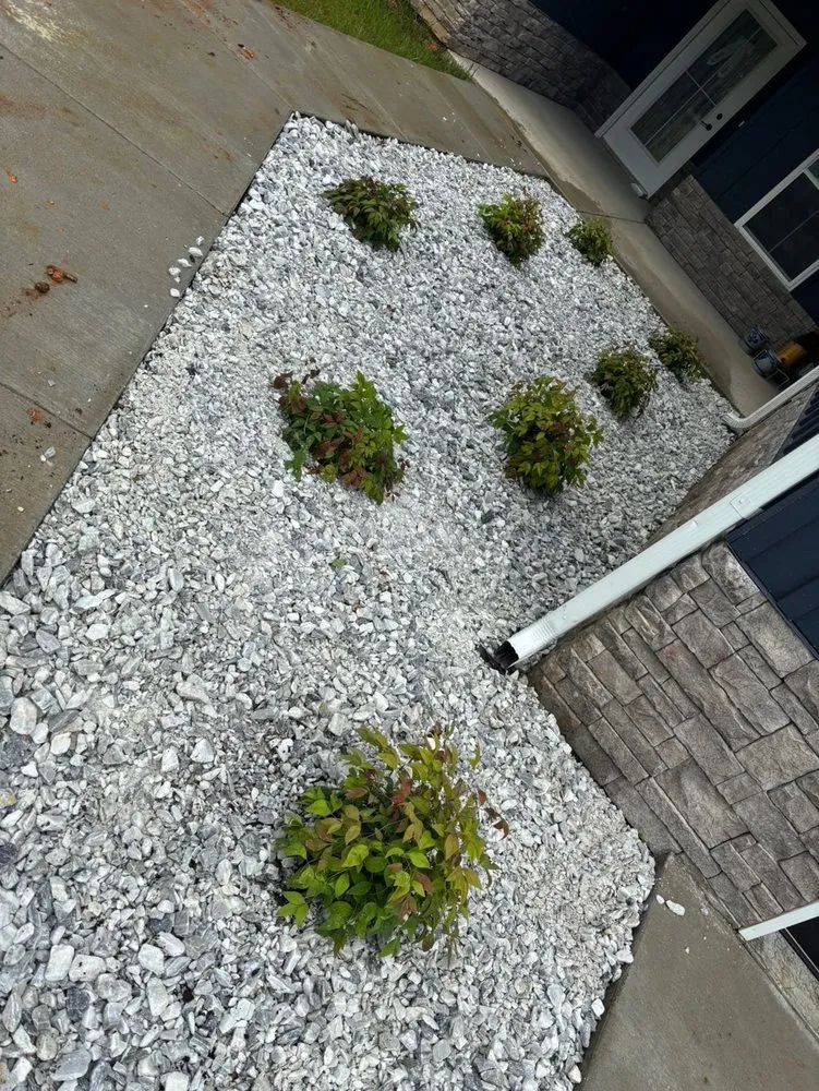 Custom outdoor landscaping in Elizabethtown, KY - Bullhead Mowing