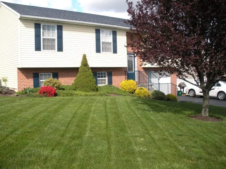 Professional lawn mowing service in Etters, PA - Bulloch Lawn Care