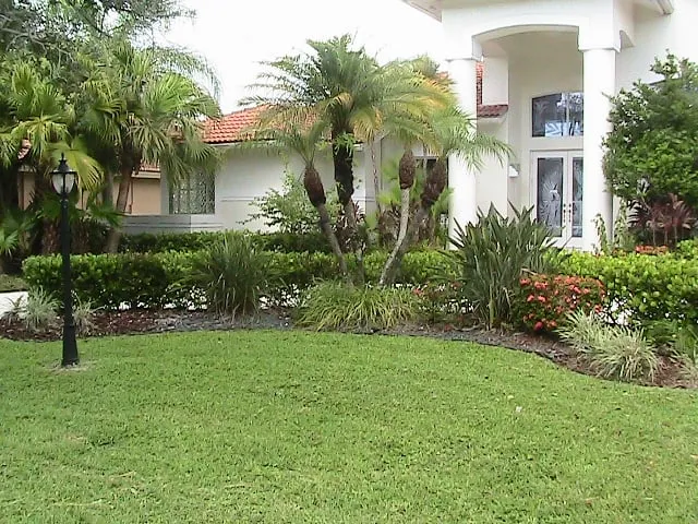 Affordable landscape design in Coral Springs, FL by Bull's Eye Lawn Service