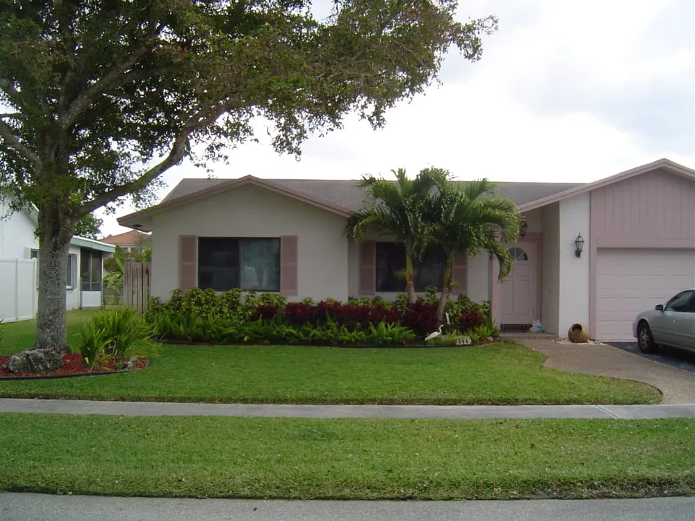 Local outdoor landscaping experts serving Coral Springs, FL - Bull's Eye Lawn Service