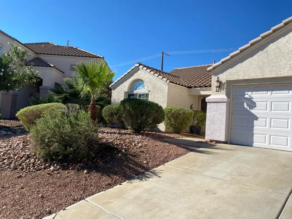 Top-rated yard cleanup service in Henderson, NV by Bullseye Outdoor Services