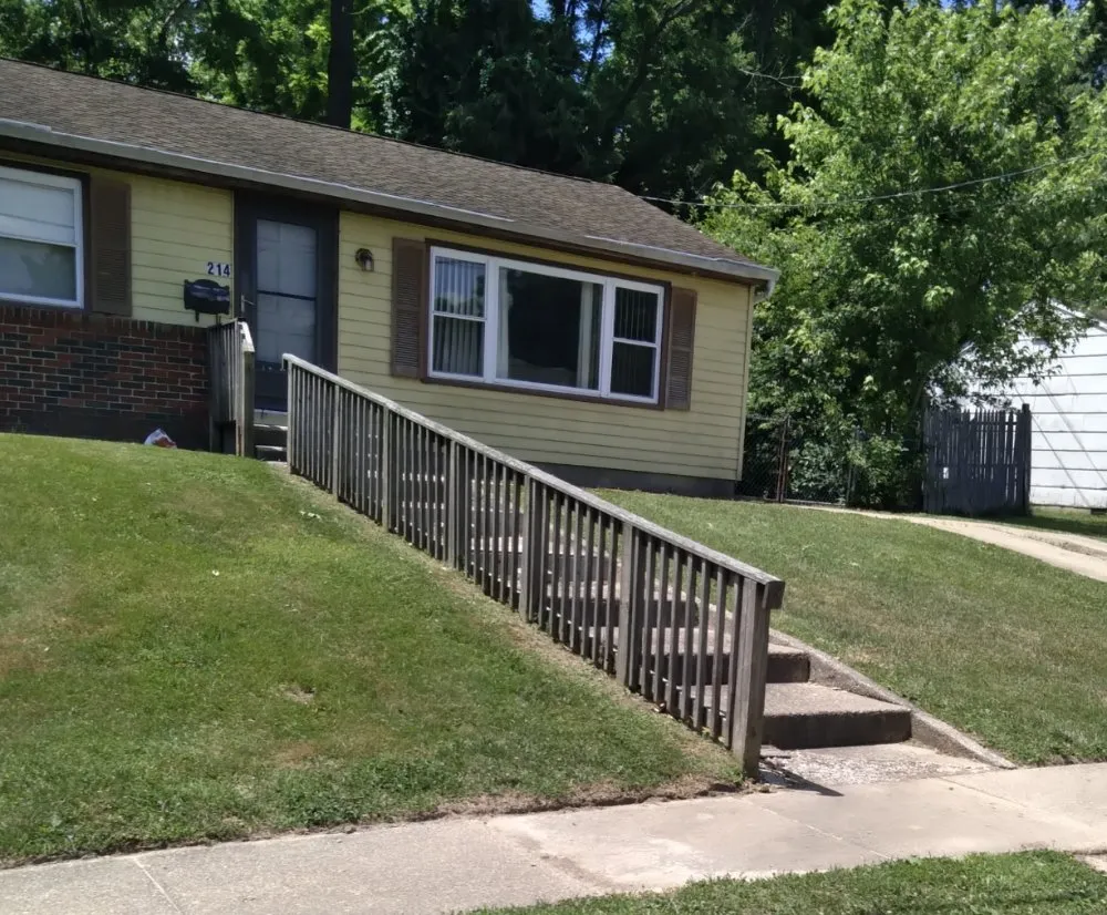 Affordable yard maintenance in Clementon, NJ by Bumblebee Lawn Service