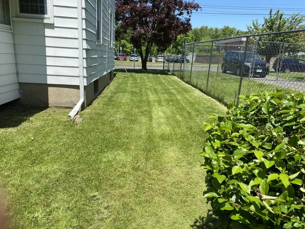 Custom residential landscaping for beautiful yards across Hartford, CT - Bunsielawncare