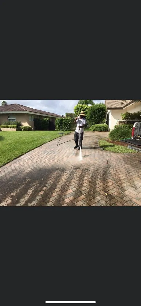 Expert lawn care service experts serving Fort Lauderdale, FL - Burge Property Maintenance