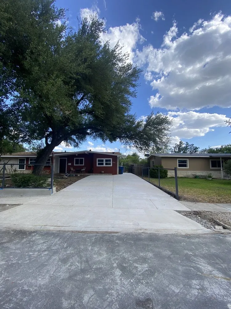 Professional garden landscaping in San Antonio, TX by Burgess Services