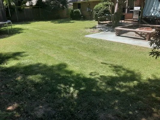 Burke's Lawn Care Logo