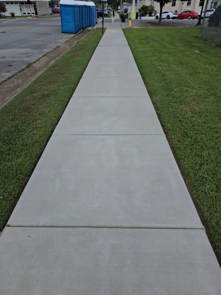 Reliable yard maintenance in Russellville, AL - Burns Lawn & Landscape Services