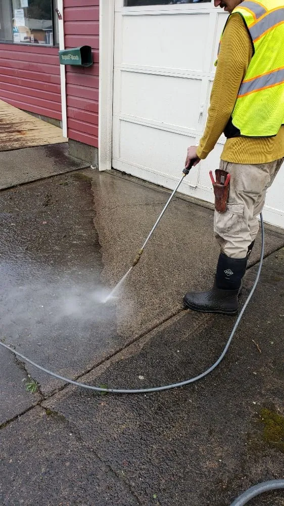 Reliable lawn mowing service experts serving Eugene, OR - Bush Doctor Lawn and Garden