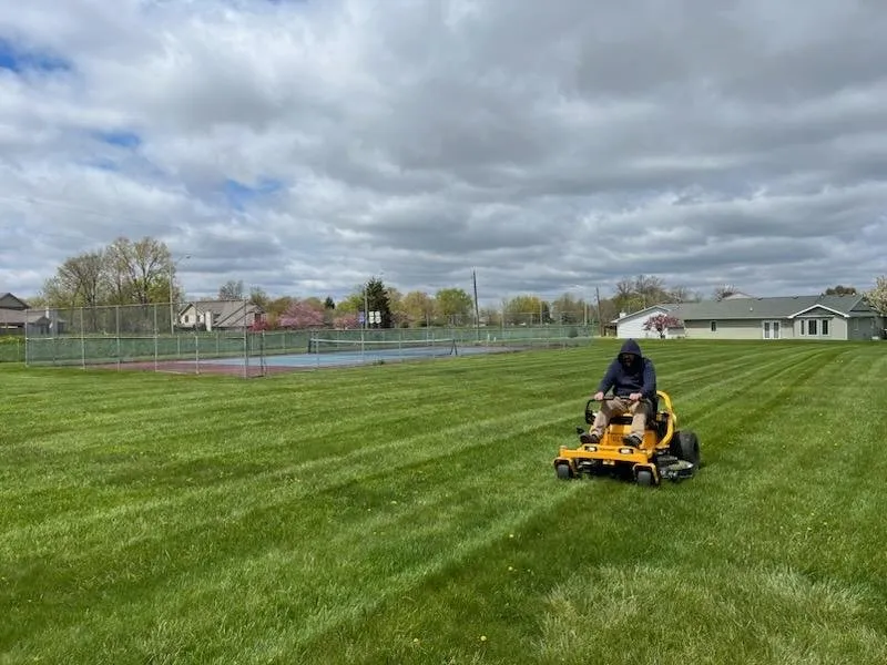 Reliable yard maintenance in Fort Wayne, IN by Bushwackers