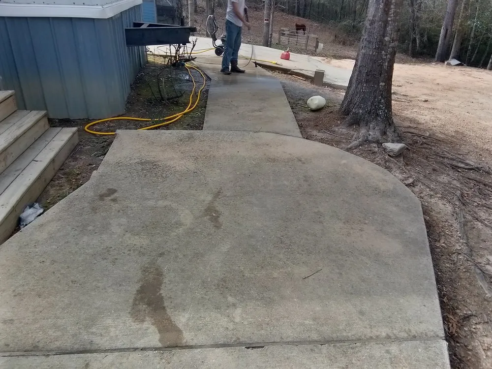 Trusted lawn care service in Laurel, MS - Buster's Lawncare & Mower