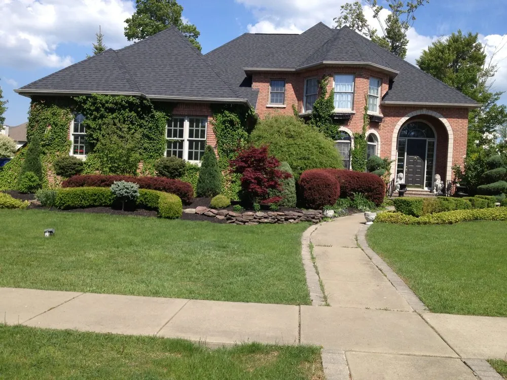 Custom yard maintenance in Cheektowaga, NY - Busy Beaver Lawn & Garden