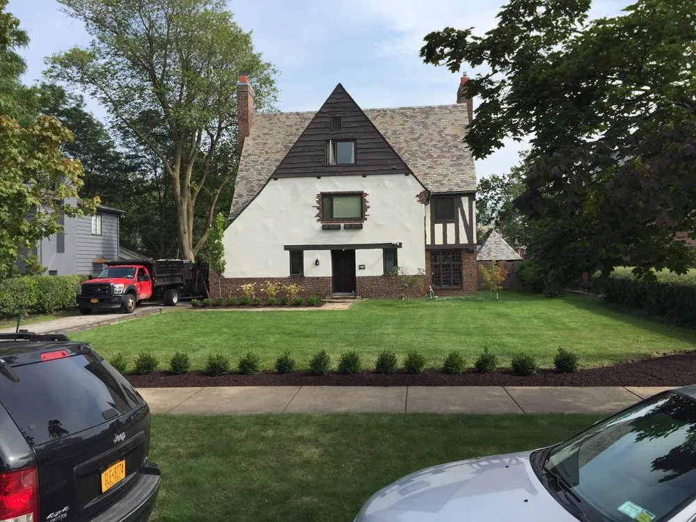 Custom outdoor landscaping in Cheektowaga, NY by Busy Beaver Lawn & Garden