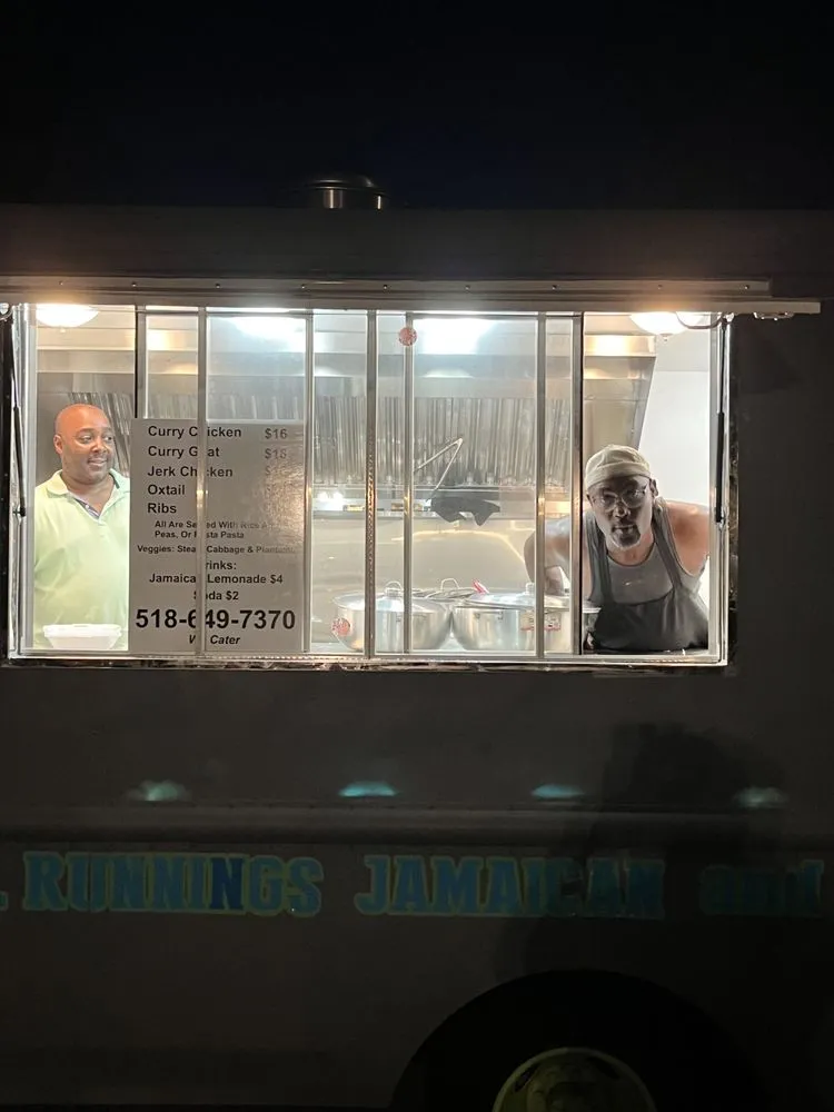 Top-rated yard maintenance in Fort Lauderdale, FL by Busy Ricky Construction And Landscaping