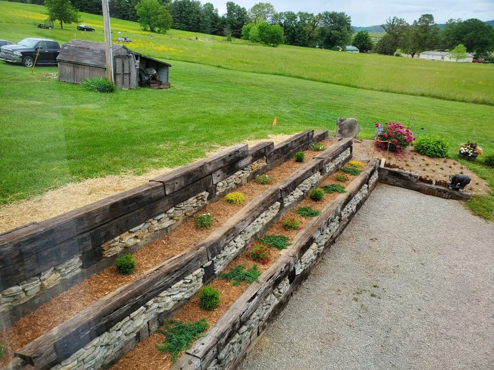 Affordable landscape design for beautiful yards in Piketon, OH by Busyman lawncare
