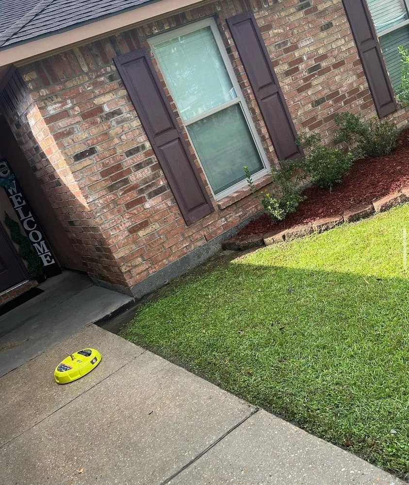 Reliable outdoor landscaping for homes in Donaldsonville, LA by Butlers Lawn & Landscaping Service