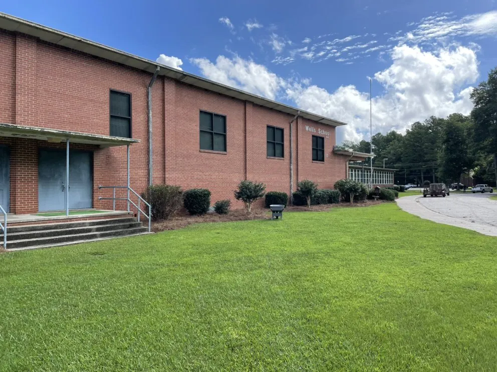 Local residential landscaping in Snow Hill, NC by Buzz Kutz