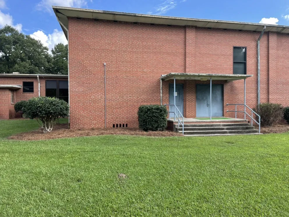 Local landscape installation in Snow Hill, NC by Buzz Kutz