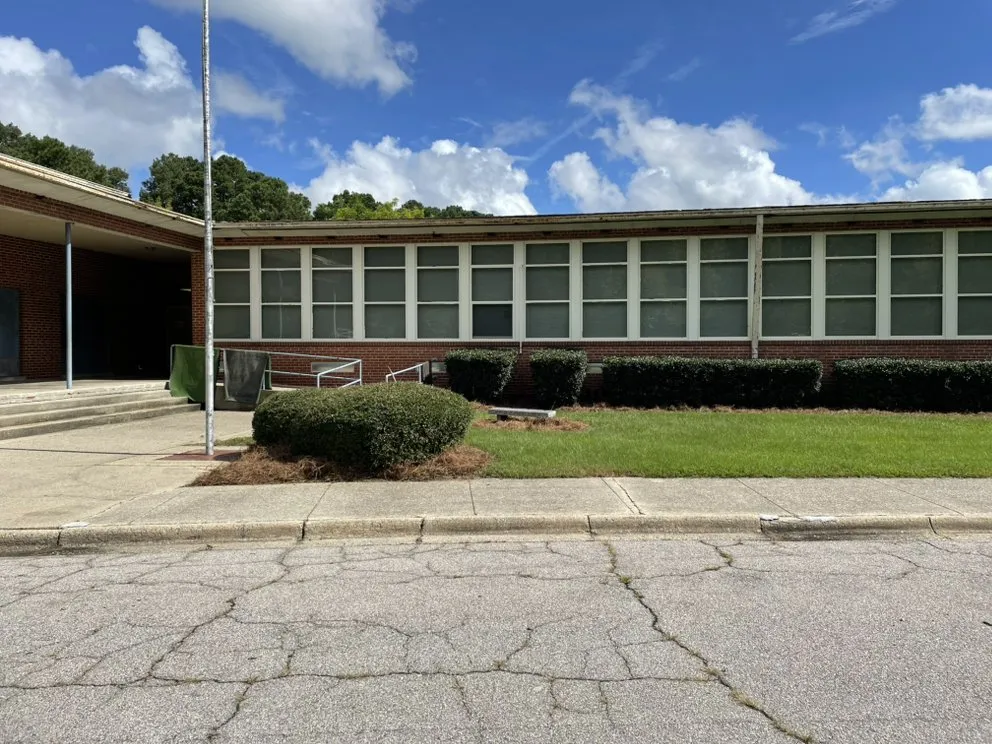 Expert yard maintenance for homes across Snow Hill, NC - Buzz Kutz