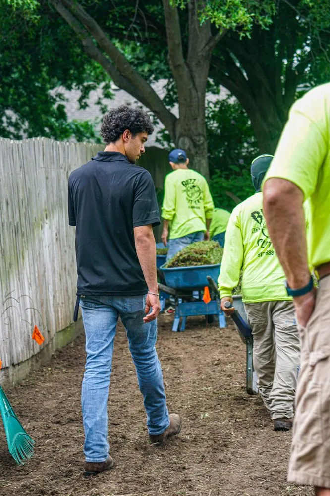Professional garden landscaping in Colleyville, TX by Buzzcutters Landscaping