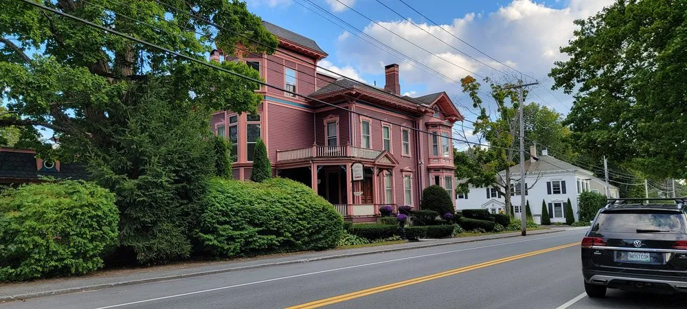 Top-rated yard maintenance experts serving Brunswick, ME - Buzzy's Landscapes