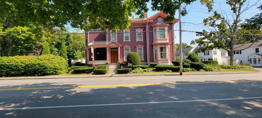 Expert yard maintenance experts serving Brunswick, ME - Buzzy's Landscapes