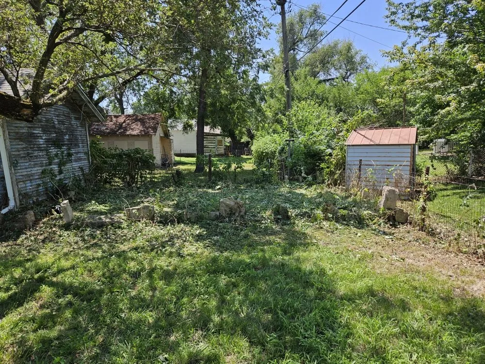 Affordable lawn mowing service experts serving El Dorado, KS - Buzz'z Lawn & Landscaping