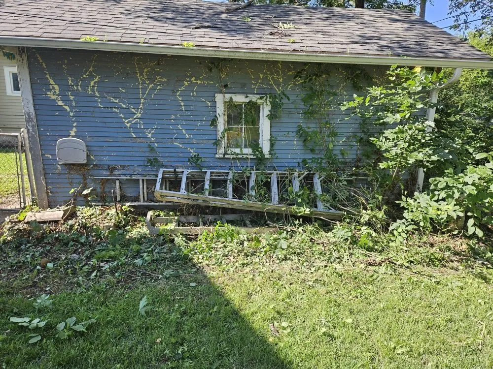 Reliable garden landscaping for beautiful yards across El Dorado, KS - Buzz'z Lawn & Landscaping