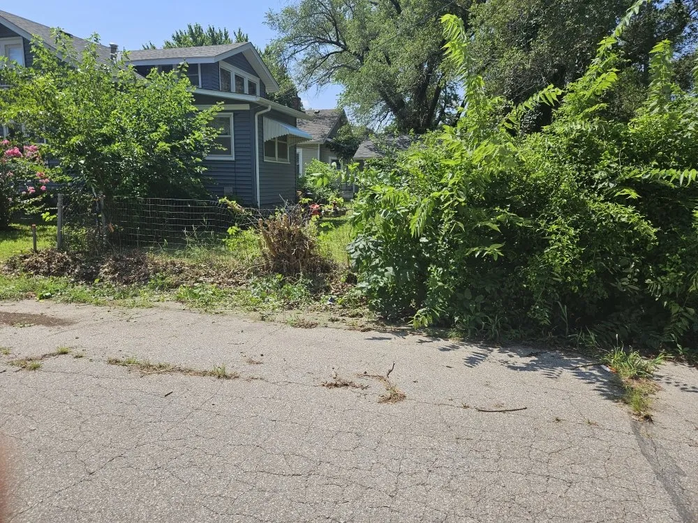 Top-rated landscape design in El Dorado, KS by Buzz'z Lawn & Landscaping