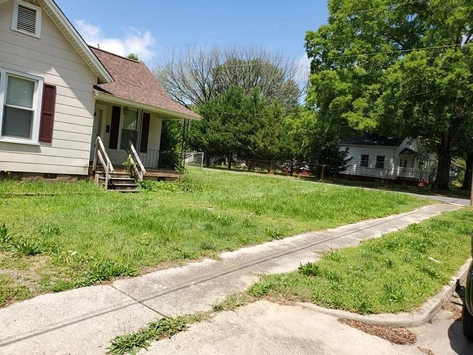 Expert lawn care service experts serving Edgemoor, SC - By Faith Lawncare