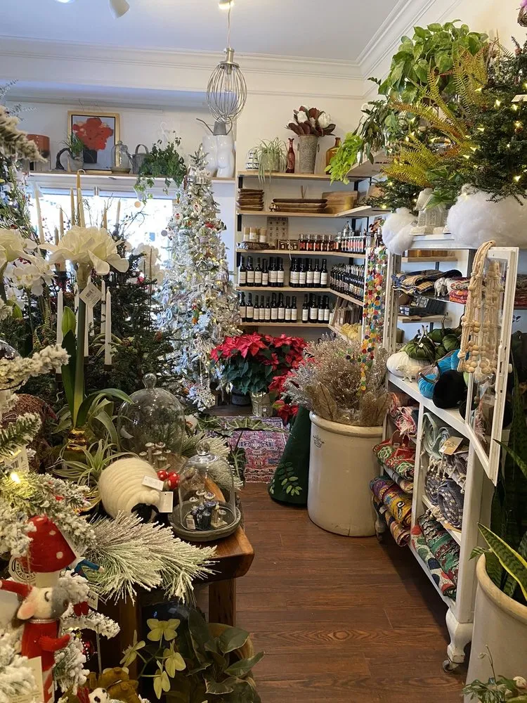 Expert lawn mowing service experts serving Lambertville, NJ - Bye-Way Gardens