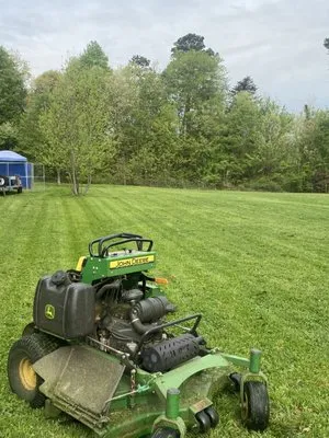 Byers & Sons Lawncare Logo