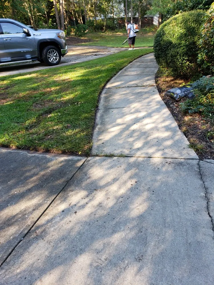 Local lawn care service in Ridgeway, SC - Byron Hanna Lawn and Tractor