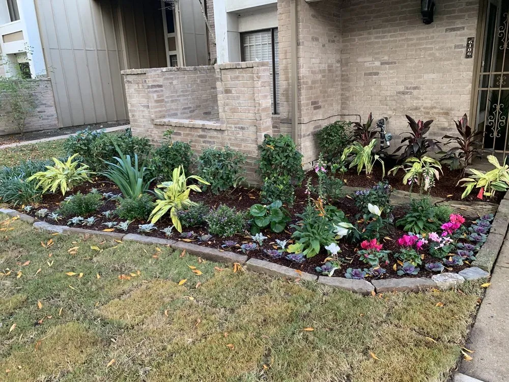 Top-rated lawn mowing service in Houston, TX by Byron's Landscaping