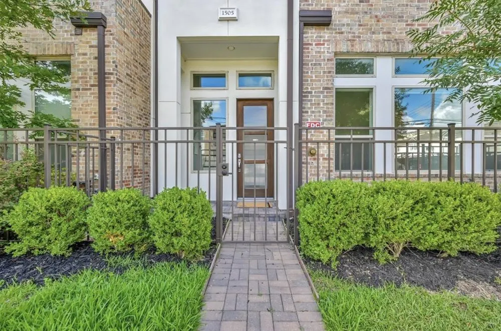 Top-rated garden landscaping in Houston, TX - Byron's Landscaping