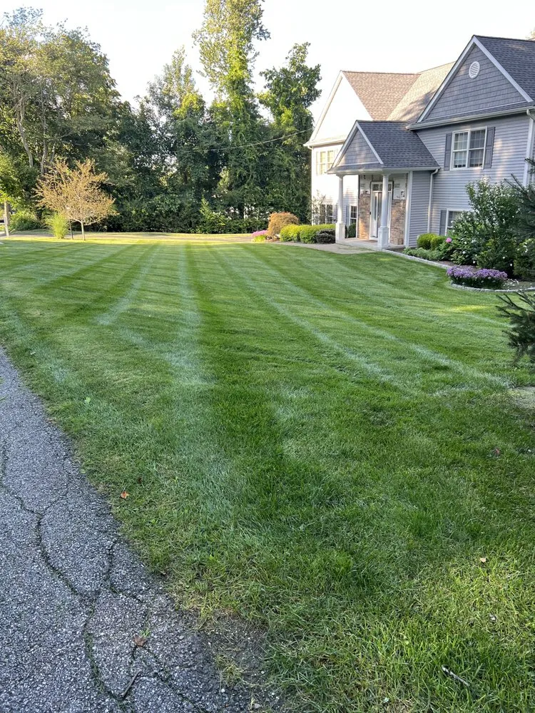 Local lawn care service experts serving Mahopac, NY - Byron’s Lawn Care