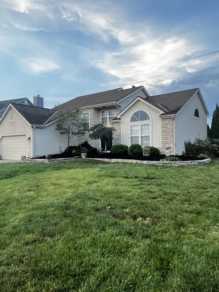 Custom lawn mowing service experts serving Columbus, OH - C & C Landscaping