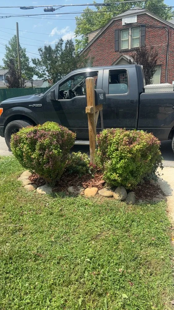 Custom yard cleanup service in Dickson, TN - C & D Landscaping