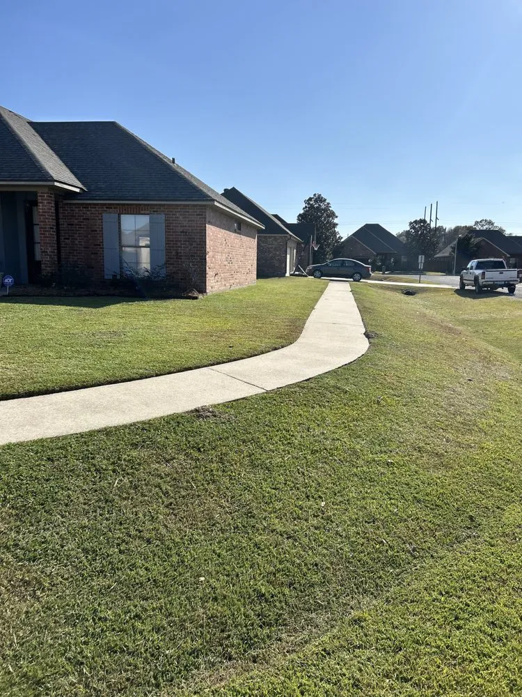 Top-rated yard cleanup service in Carencro, LA by C & J Lawn Care
