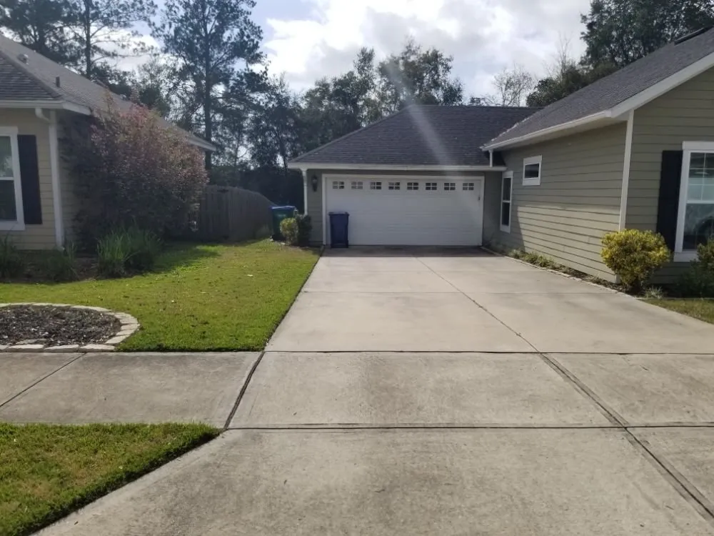 Reliable yard maintenance in Gainesville, FL - C & L Lawn Care Service