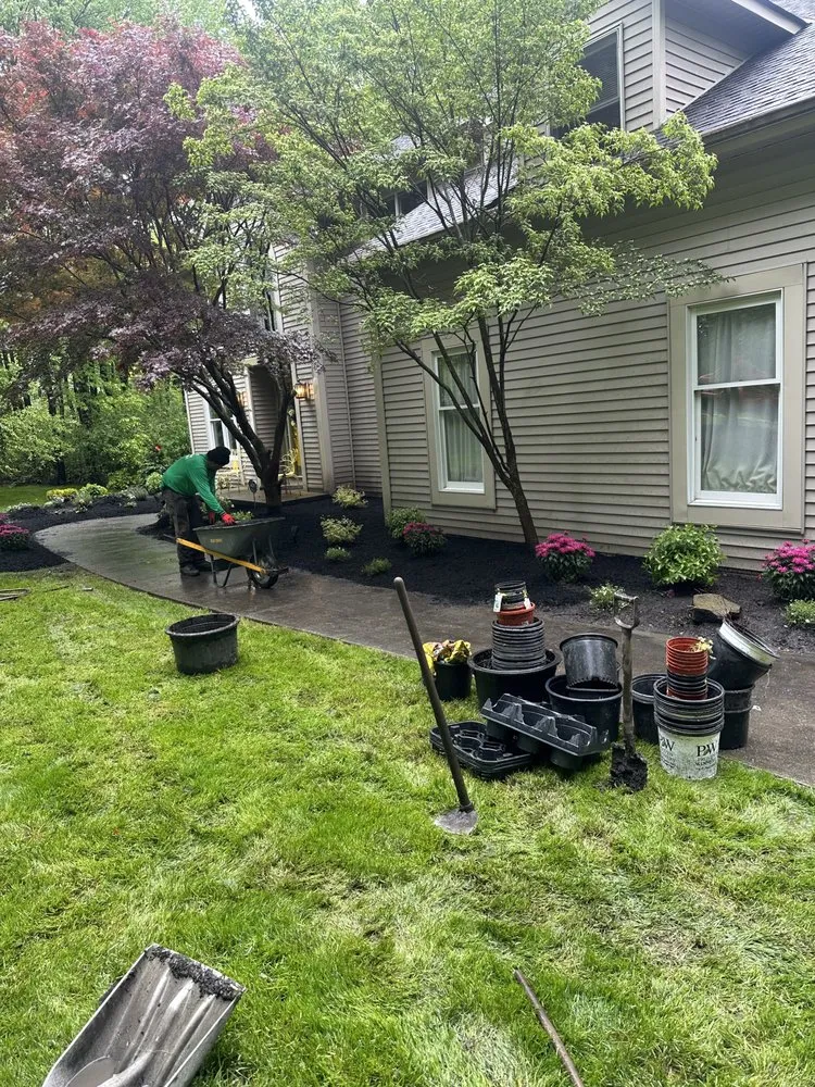 Professional garden landscaping in Lakewood, OH by C & M Landscaping